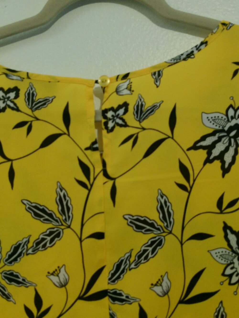 Counterparts women's yellow flutter sleeve blouse Size XL (J) - Picture 6 of 11